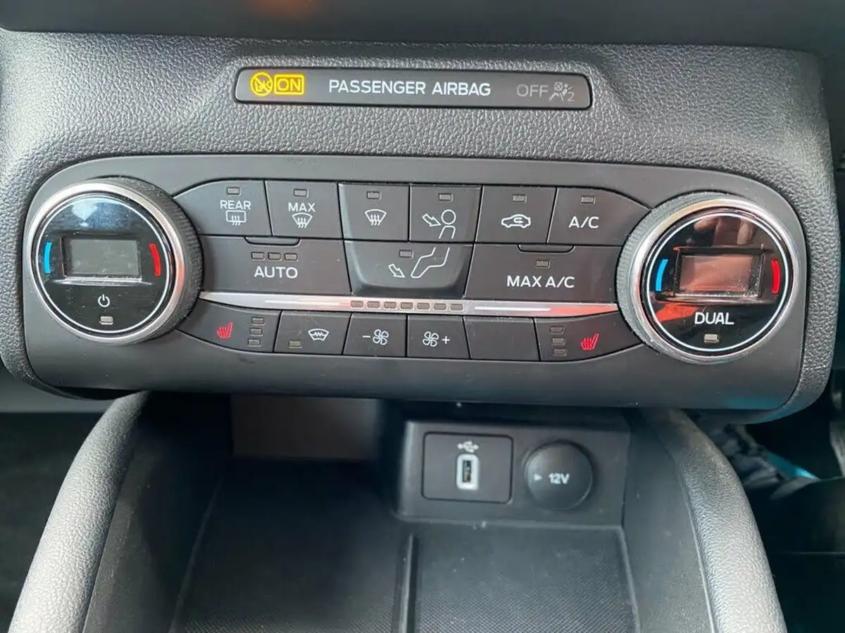 2019-ford-focus-10t-titanium-hatchback-big-46
