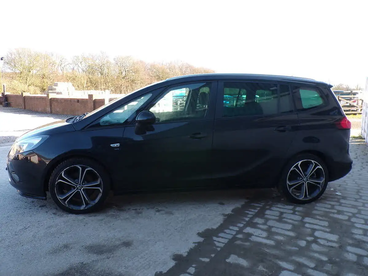 2013-vauxhall-zafira-tourer-20cdti-sri-big-4