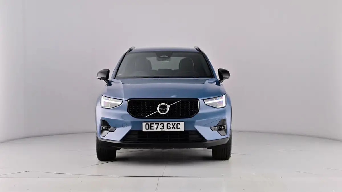 2023-volvo-xc40-20-b3-plus-big-50