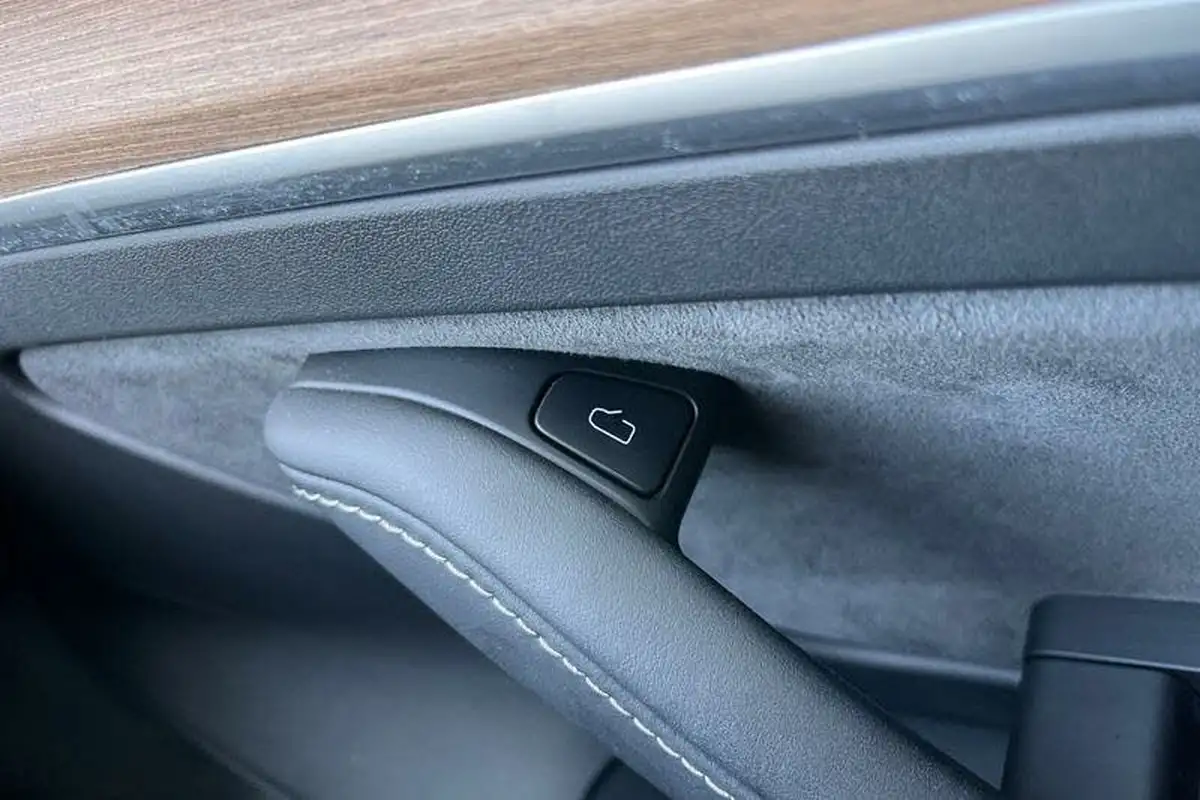 2021-tesla-model-3-e-standard-plus-big-37