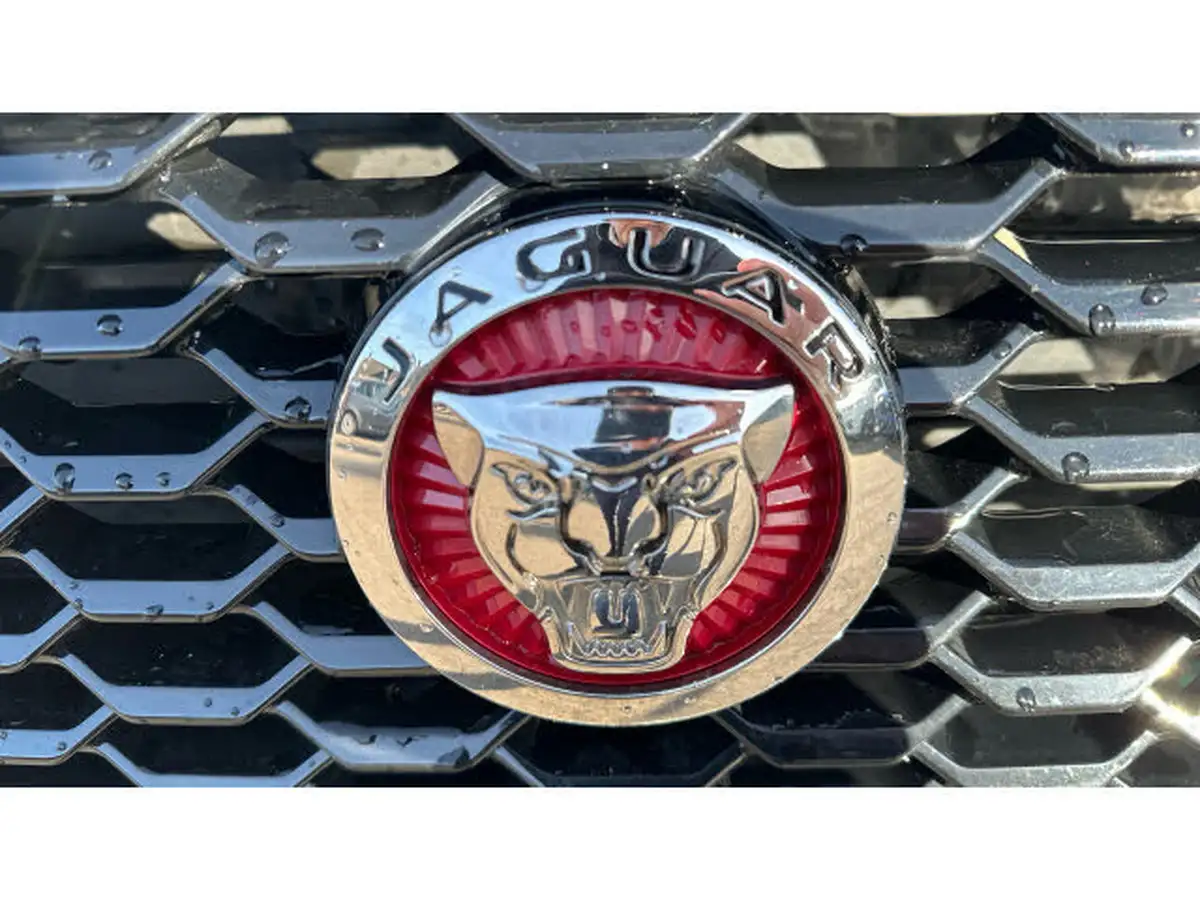 2020-jaguar-e-pace-20-i4d-chequered-flag-150ps-big-20