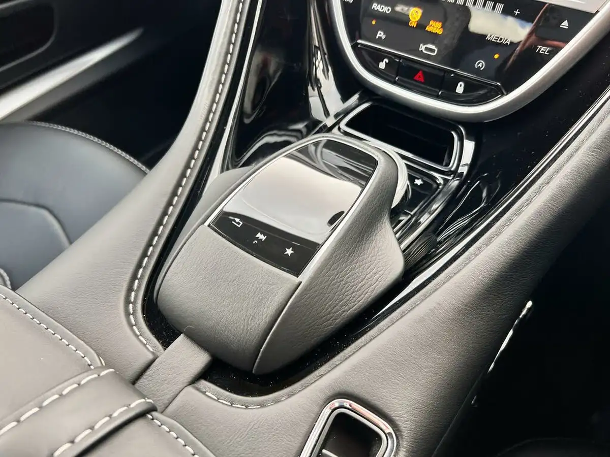 2021-aston-martin-dbs-52-v12-superleggera-big-70