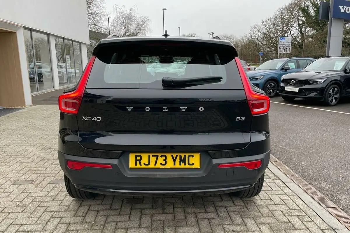 2023-volvo-xc40-20-b3-plus-big-7