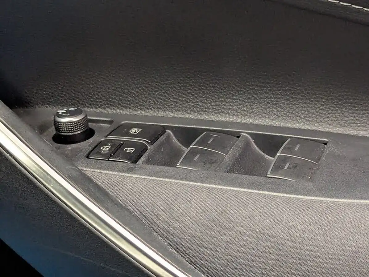 2019-toyota-corolla-18-vvt-i-icon-spare-wheel-hatchback-5d-big-32