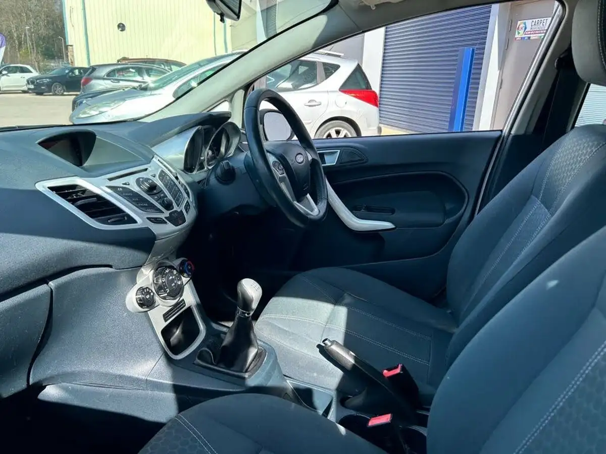2012-ford-fiesta-14-zetec-5d-big-14