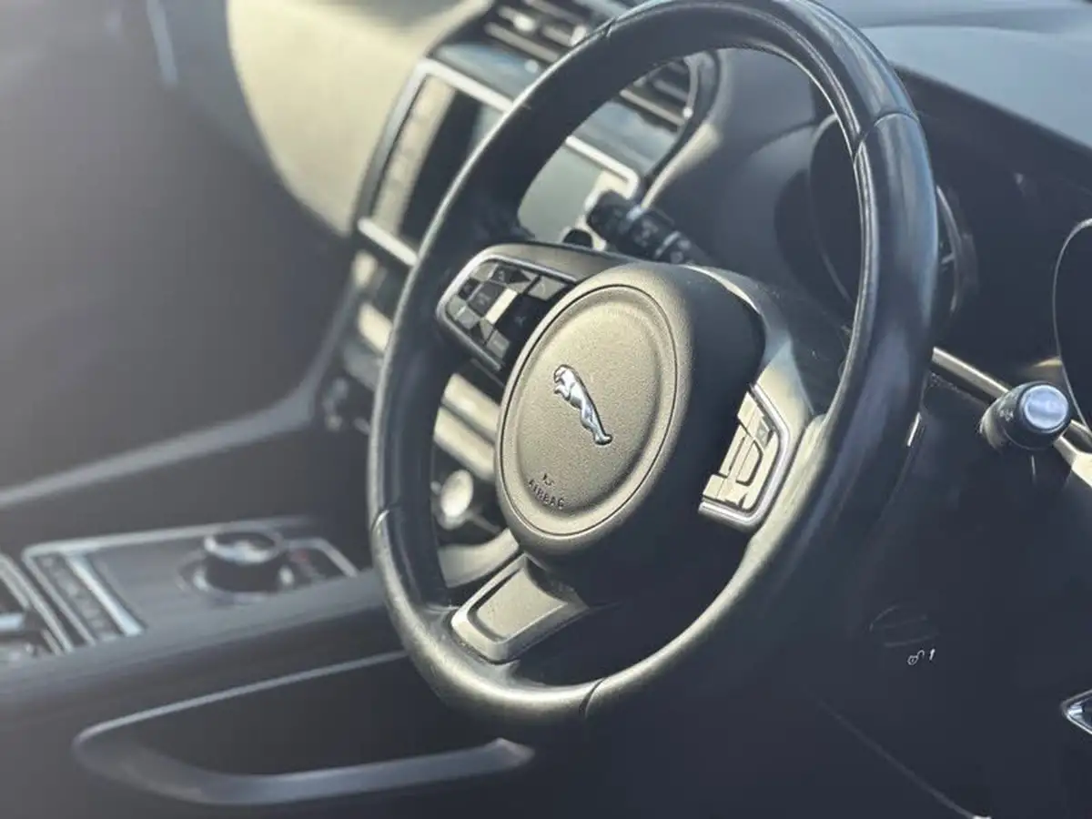2017-jaguar-f-pace-20-i4d-portfolio-180ps-awd-auto-big-16
