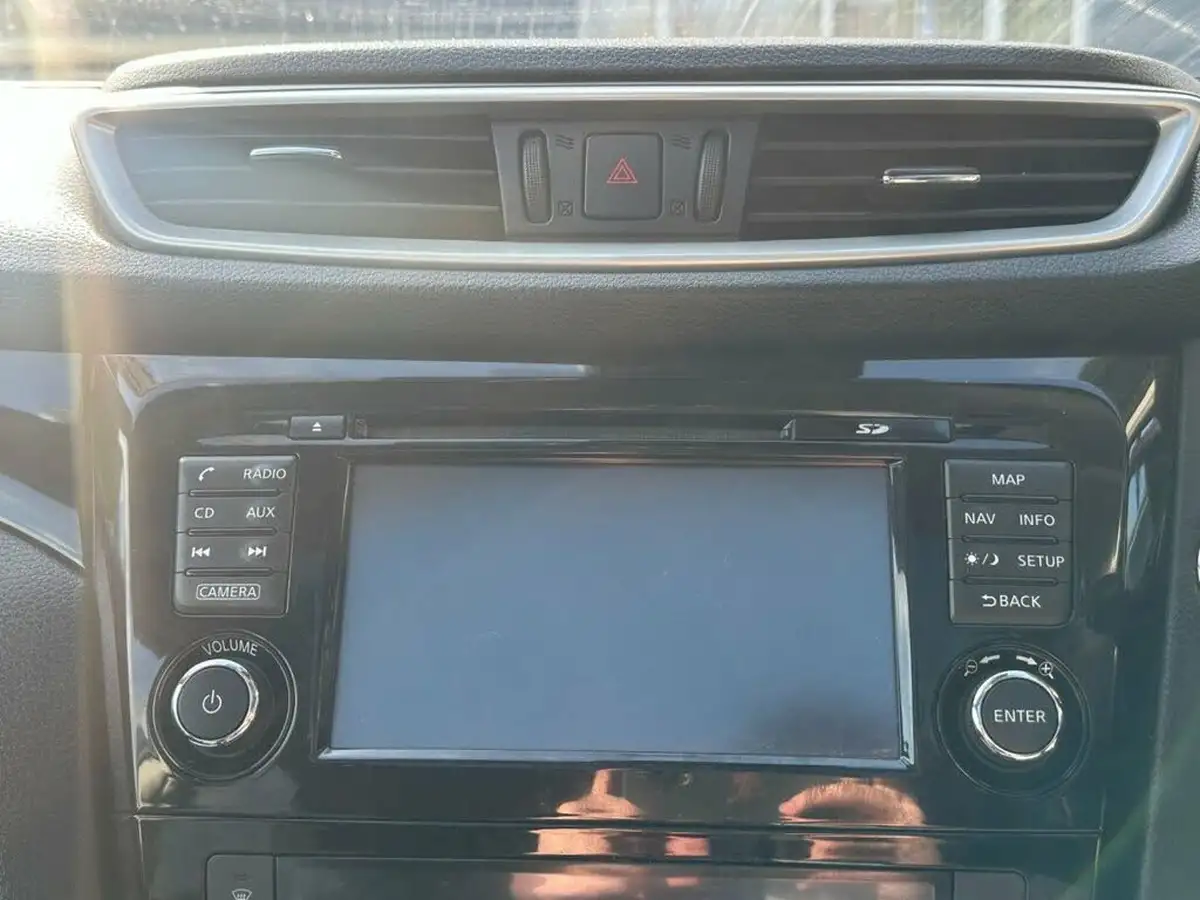 2014-nissan-qashqai-15dci-acenta-premium-big-19