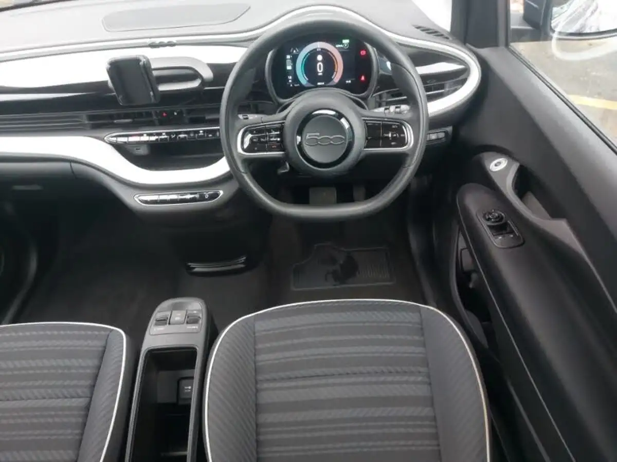 2022-fiat-500-e-action-big-6