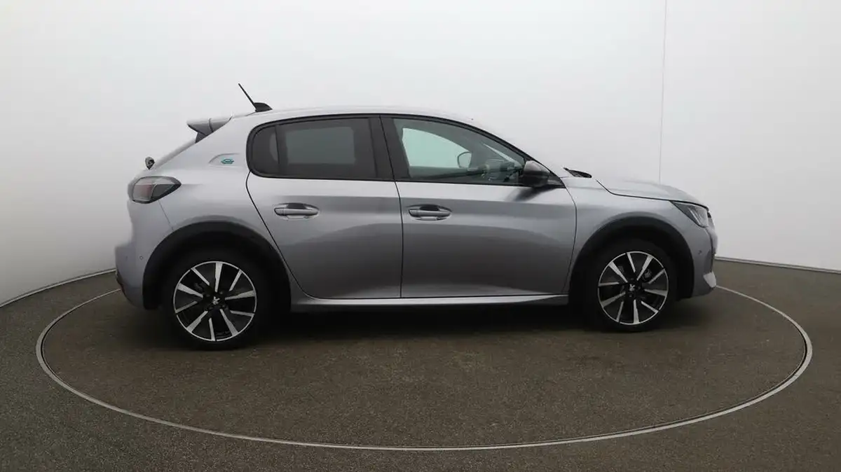 2022-peugeot-208-e-gt-136ps-50kwh-big-7