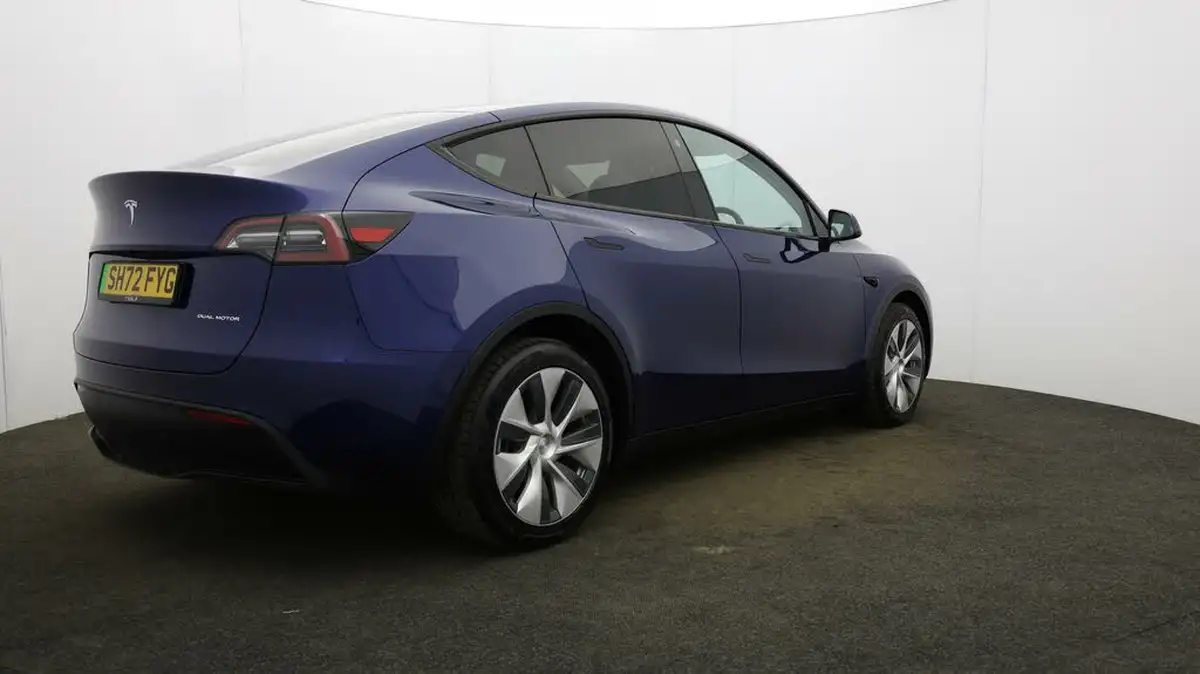 2022-tesla-model-y-e-long-range-big-53