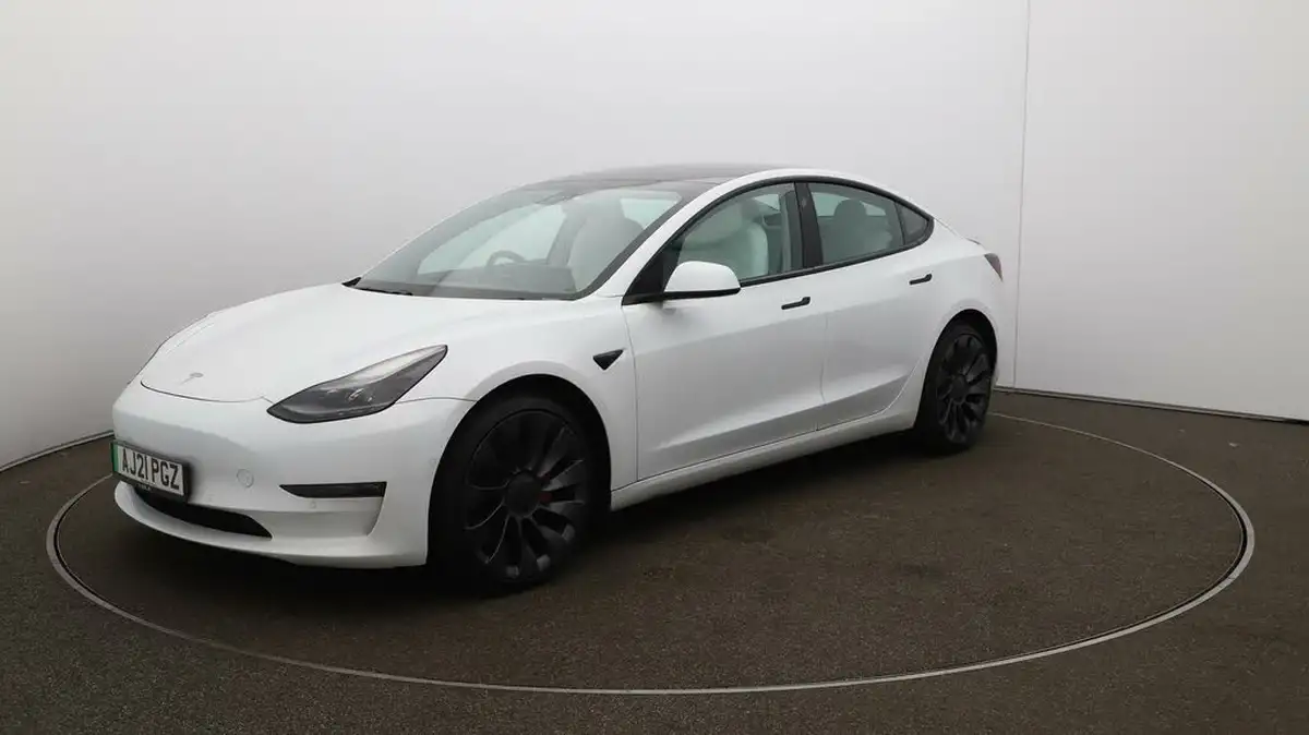 2021-tesla-model-3-e-performance-4x4-big-3