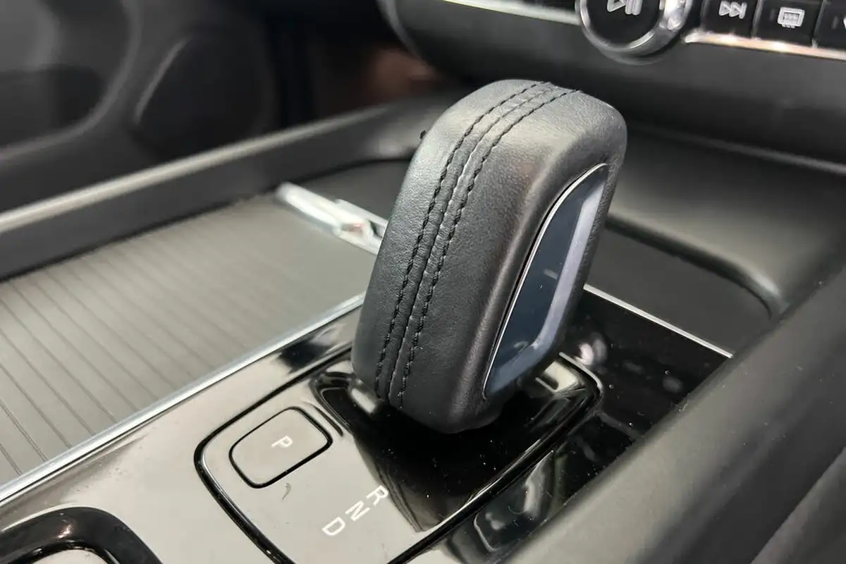2021-volvo-xc60-20td-b4-momentum-awd-big-12