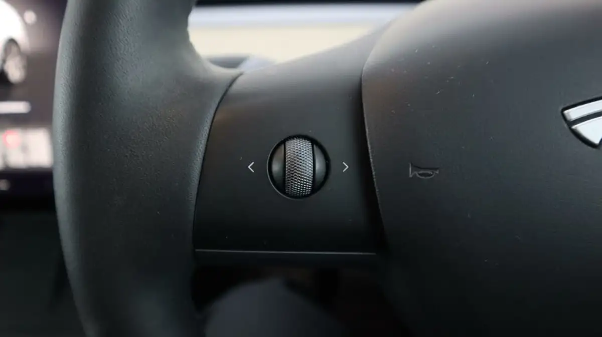 2022-tesla-model-y-e-rwd-big-21
