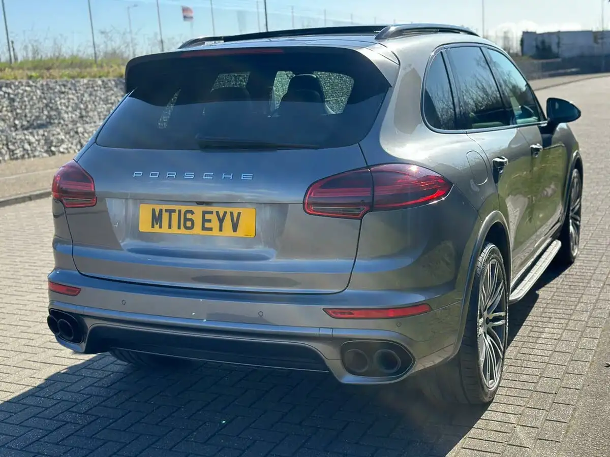 2016-porsche-cayenne-42td-s-big-45