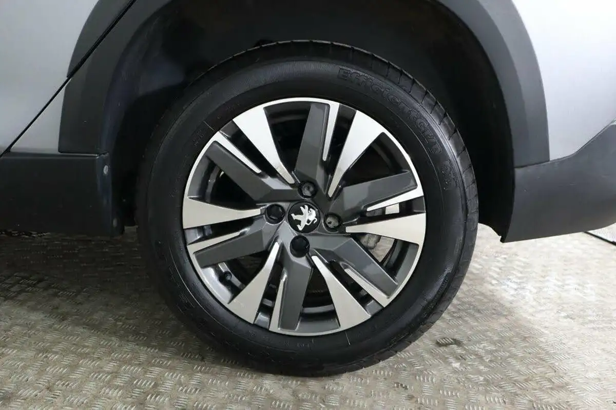 2019-peugeot-2008-suv-12-puretech-allure-premium-82bhp-big-13