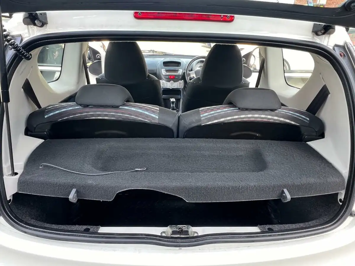2014-citroen-c1-10-edition-3d-big-45