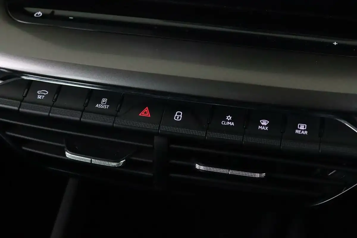 2021-skoda-octavia-10-tsi-se-technology-hatchback-big-23