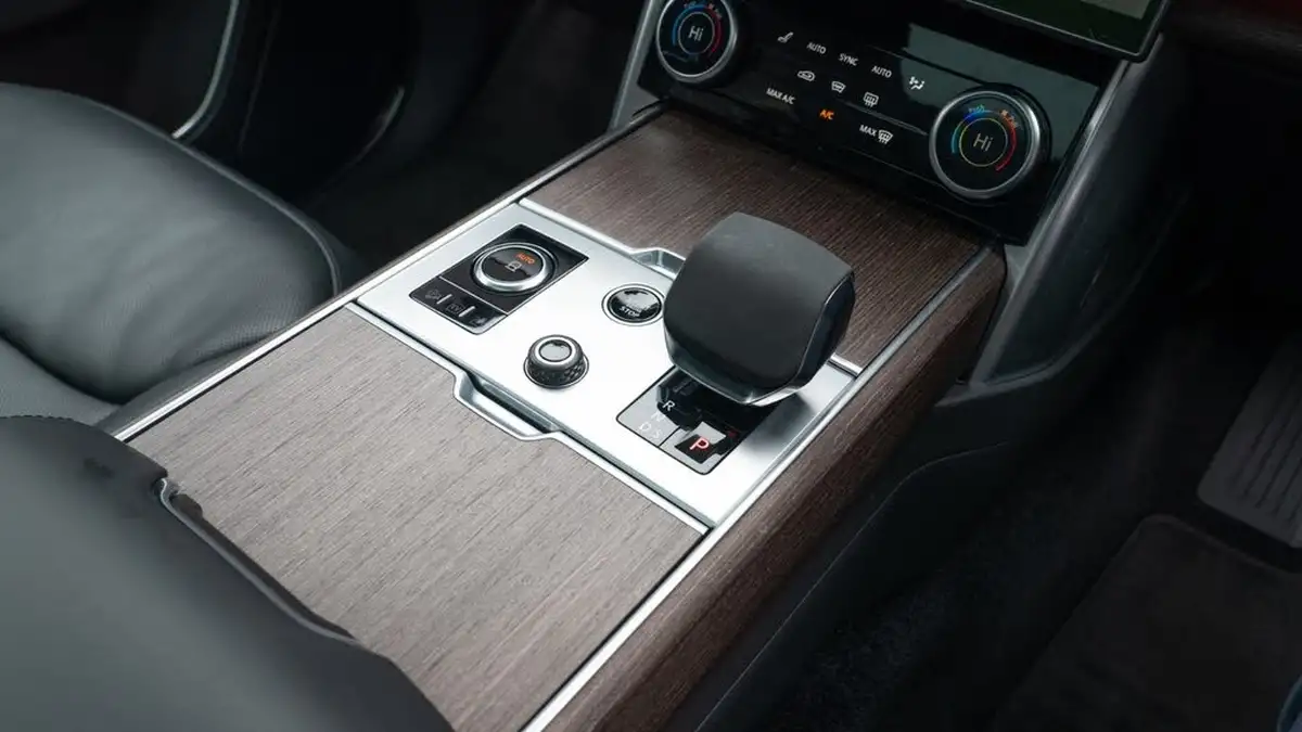 2022-land-rover-range-rover-30-p440e-hse-big-17