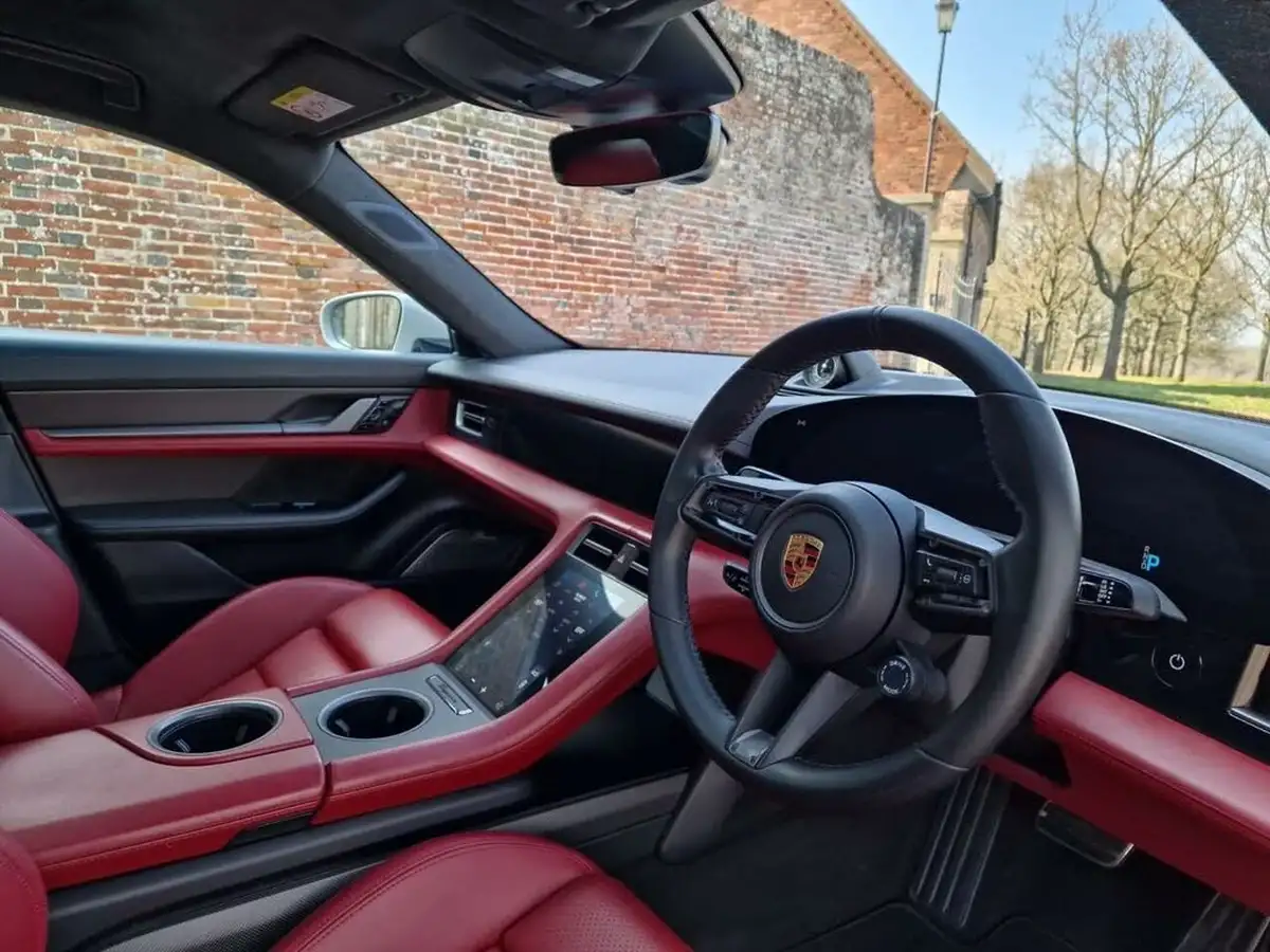 2021-porsche-taycan-e-turbo-s-big-8