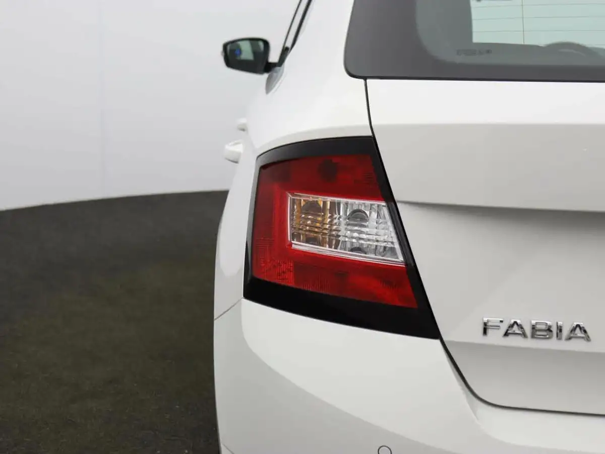 2020-skoda-fabia-10-mpi-colour-edition-60ps-big-38