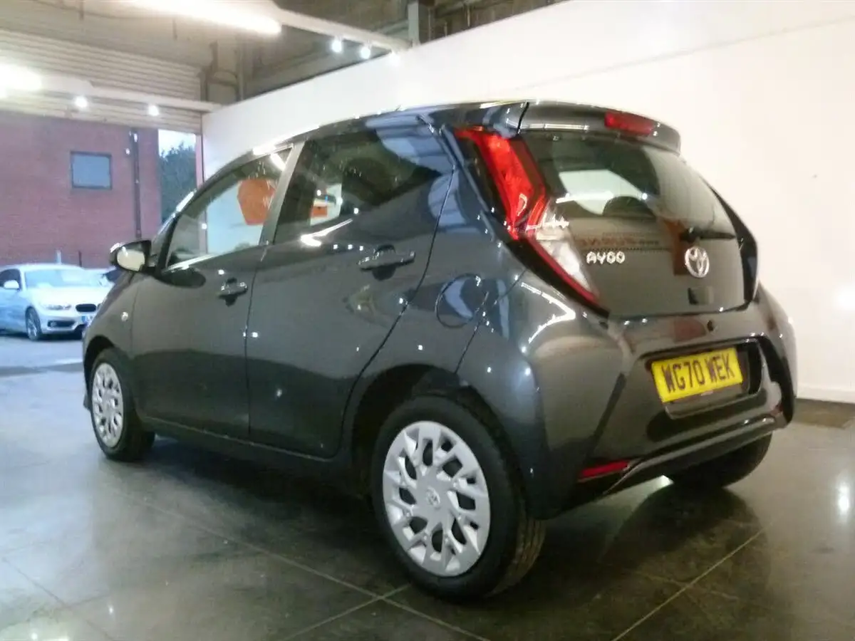 2021-toyota-aygo-10-vvt-i-x-play-tss-big-9