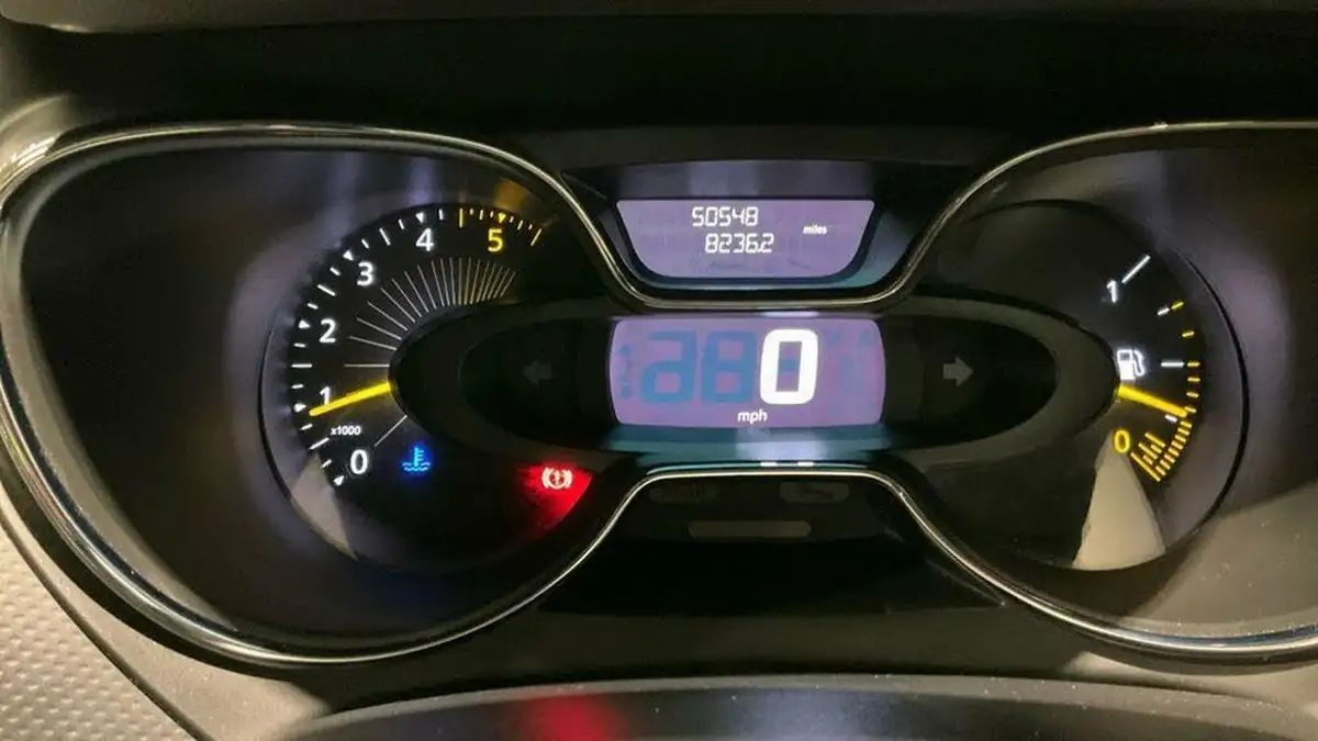 2014-renault-captur-15dci-dynamique-s-90bhp-ss-big-14