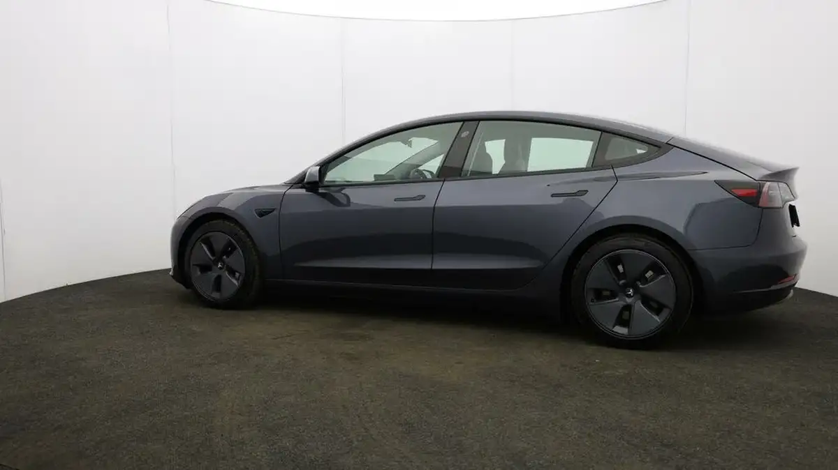2020-tesla-model-3-e-long-range-big-61