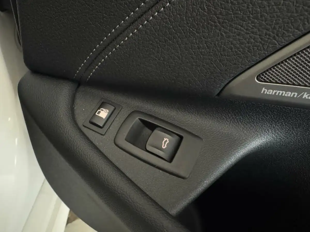 2021-bmw-5-series-20-530e-m-sport-pro-pack-touring-5d-big-24