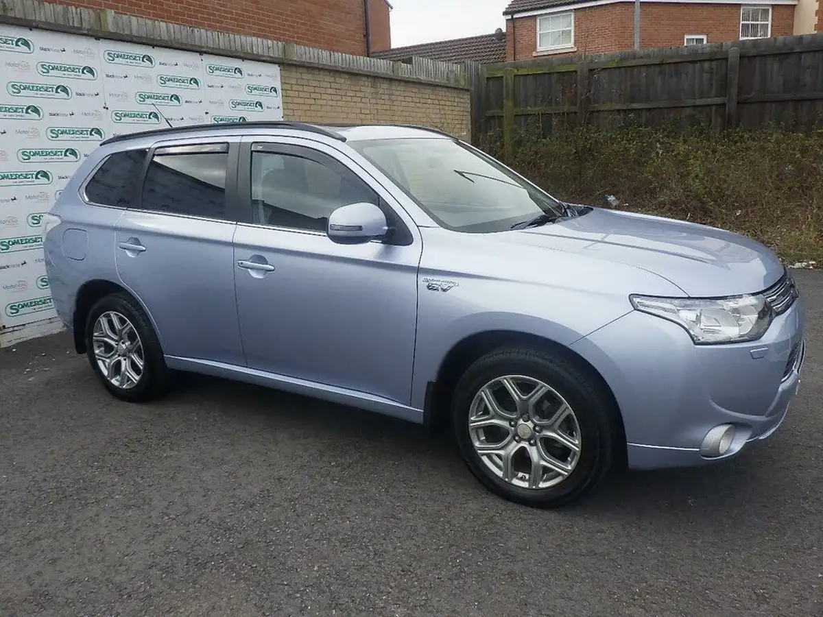 2014-mitsubishi-outlander-20-gx4h-big-18