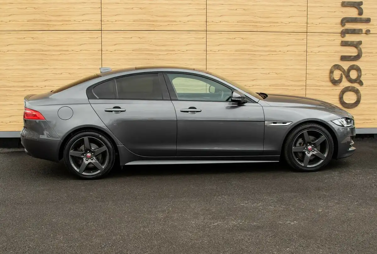 2017-jaguar-xe-20d-r-sport-180ps-ss-1999cc-auto-big-11