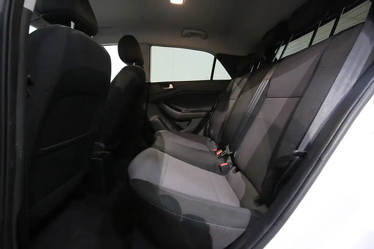 2020-hyundai-i20-12-play-big-25