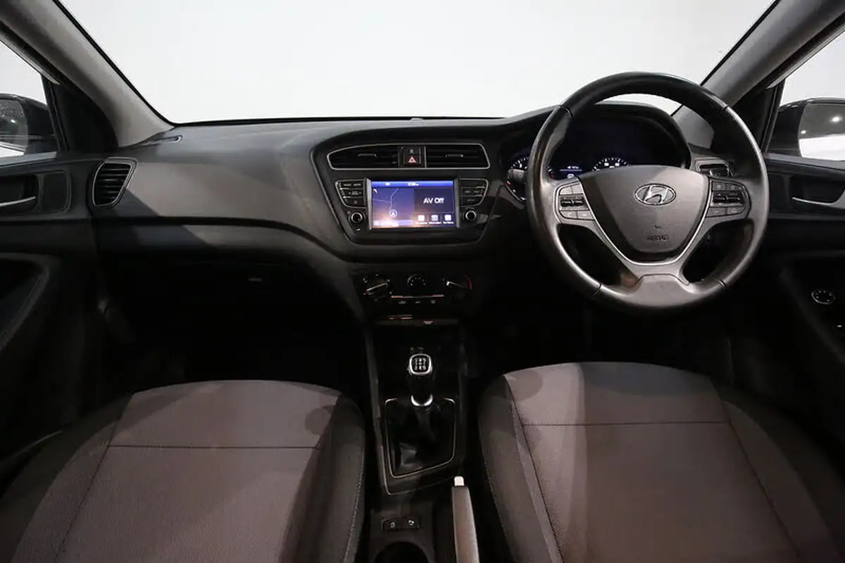 2020-hyundai-i20-12-play-big-1