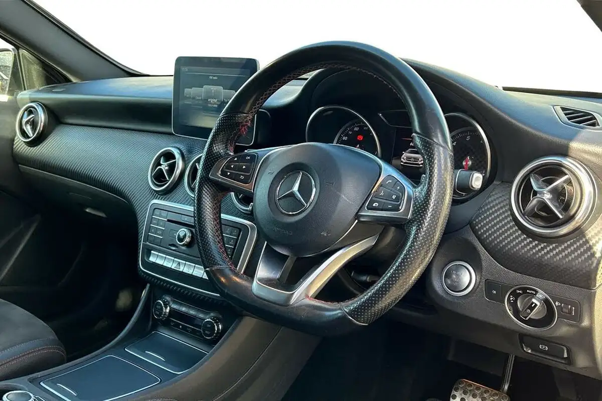 2018-mercedes-benz-a-class-16-a200-amg-line-ss-7g-dct-big-6