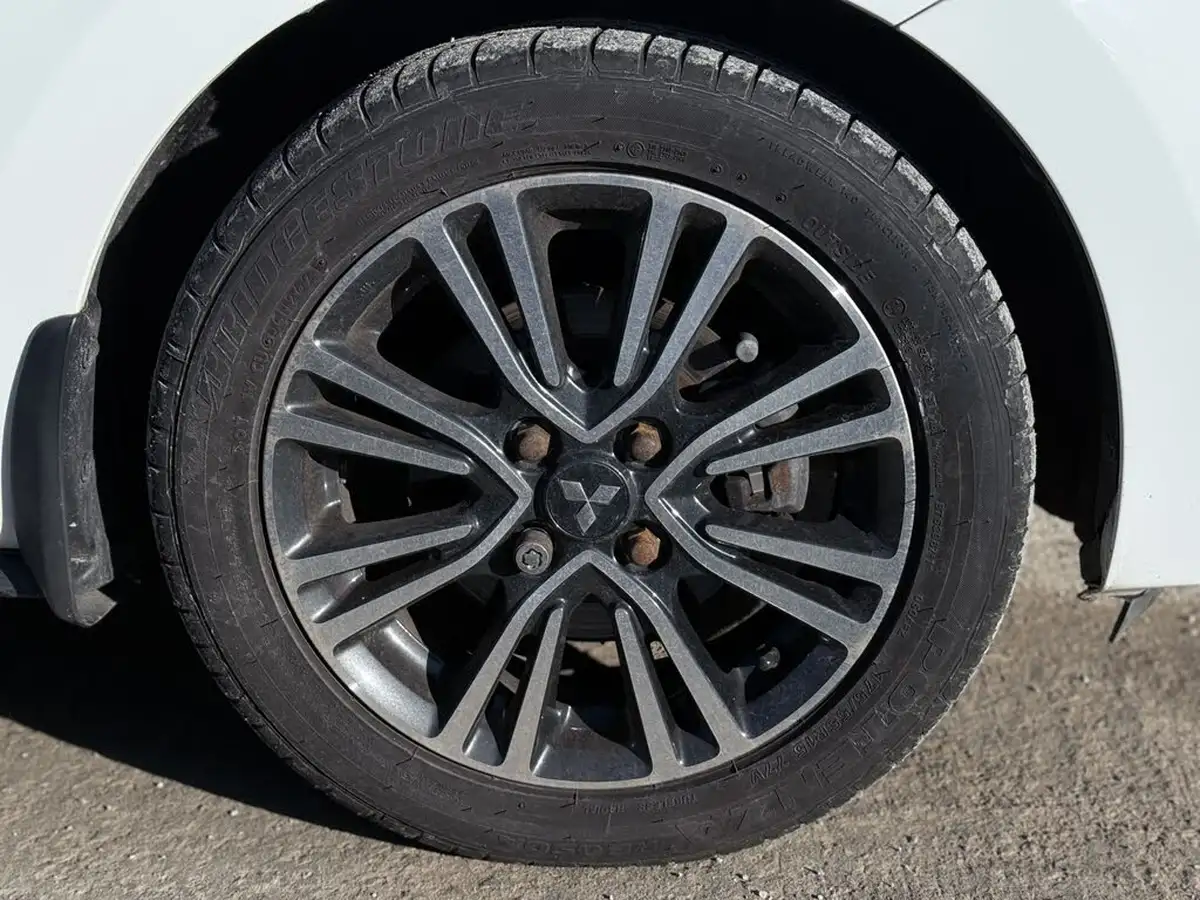 2016-mitsubishi-mirage-12-juro-big-51