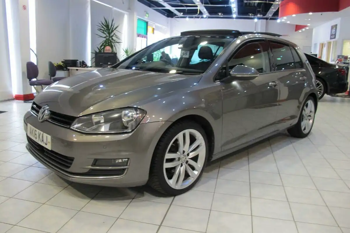 2016-volkswagen-golf-20tdi-gt-edition-5d-dsg-big-12