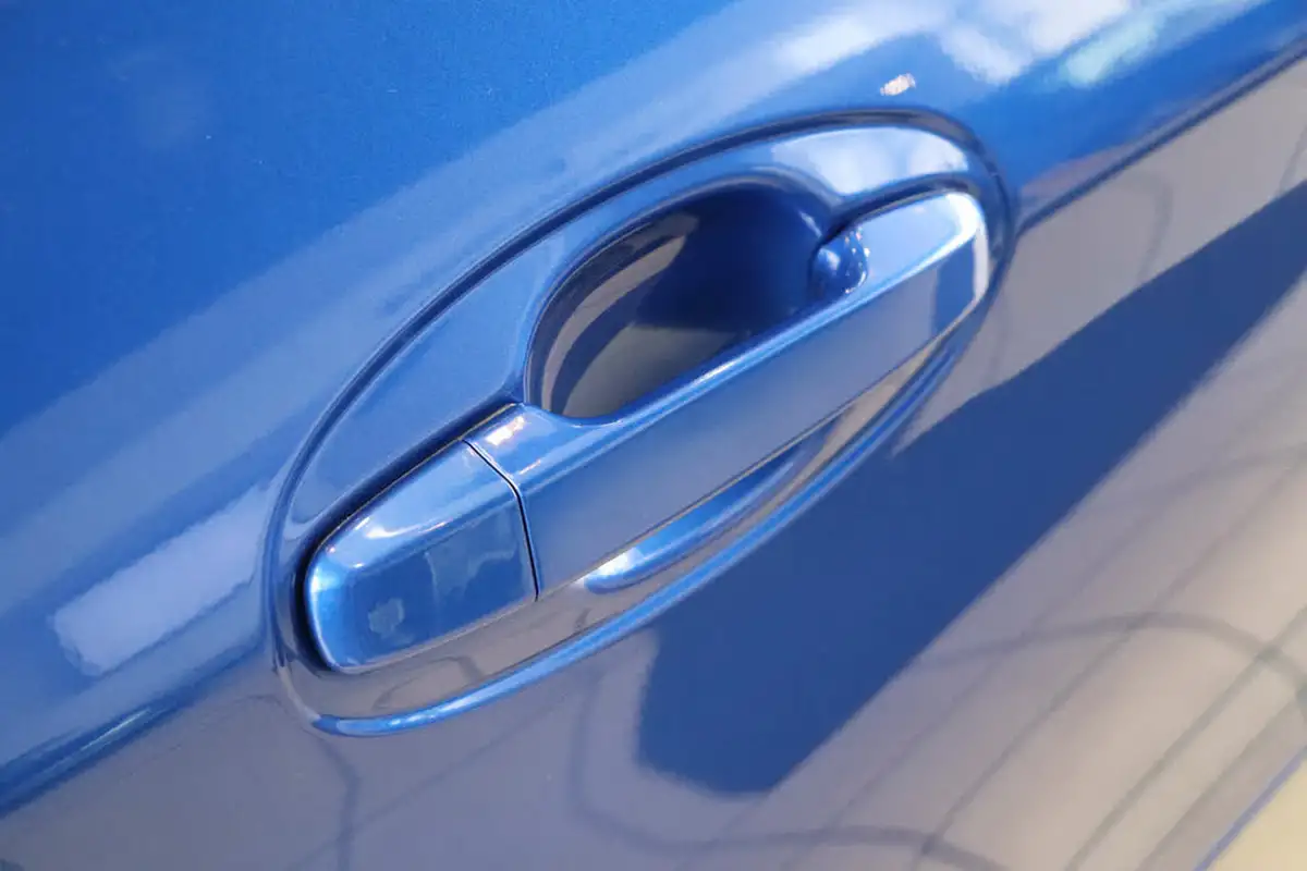 2017-toyota-yaris-15-vvt-i-icon-navi-hybrid-big-75