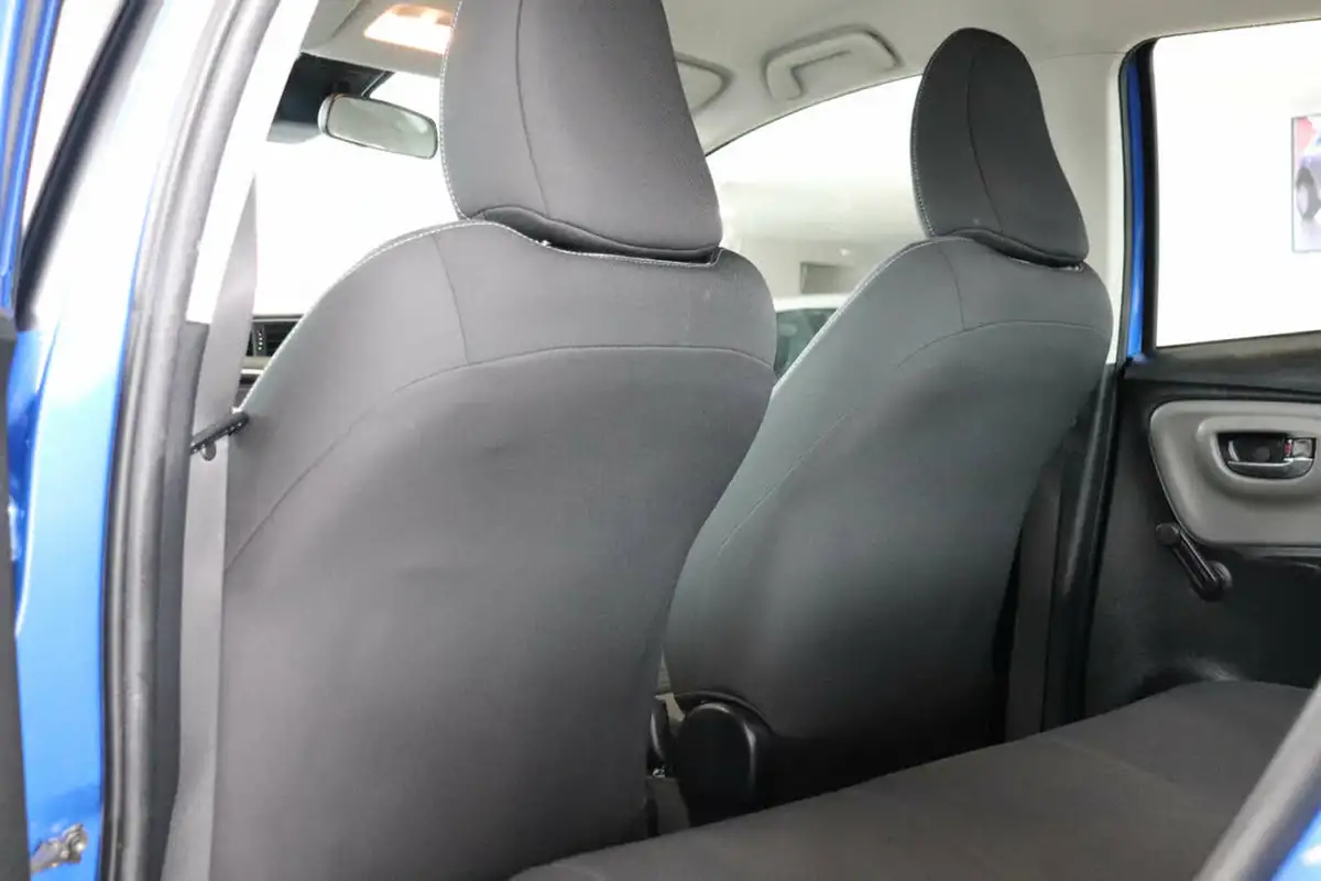 2017-toyota-yaris-15-vvt-i-icon-navi-hybrid-big-28