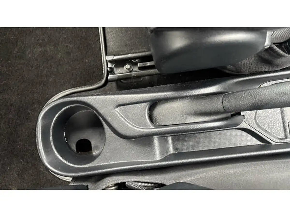 2019-toyota-yaris-15-vvt-i-icon-tech-111bhp-1496cc-cvt-big-30