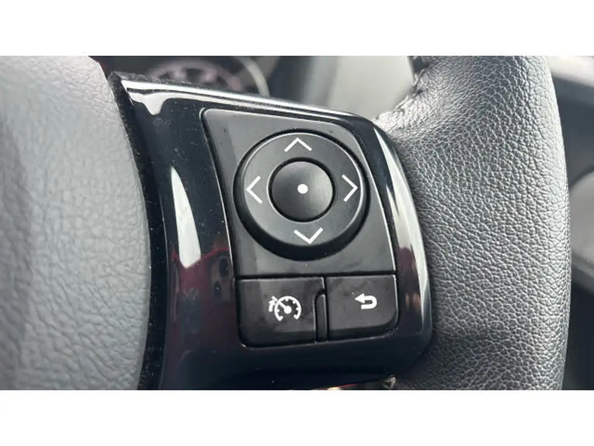 2019-toyota-yaris-15-vvt-i-icon-tech-111bhp-1496cc-cvt-big-34