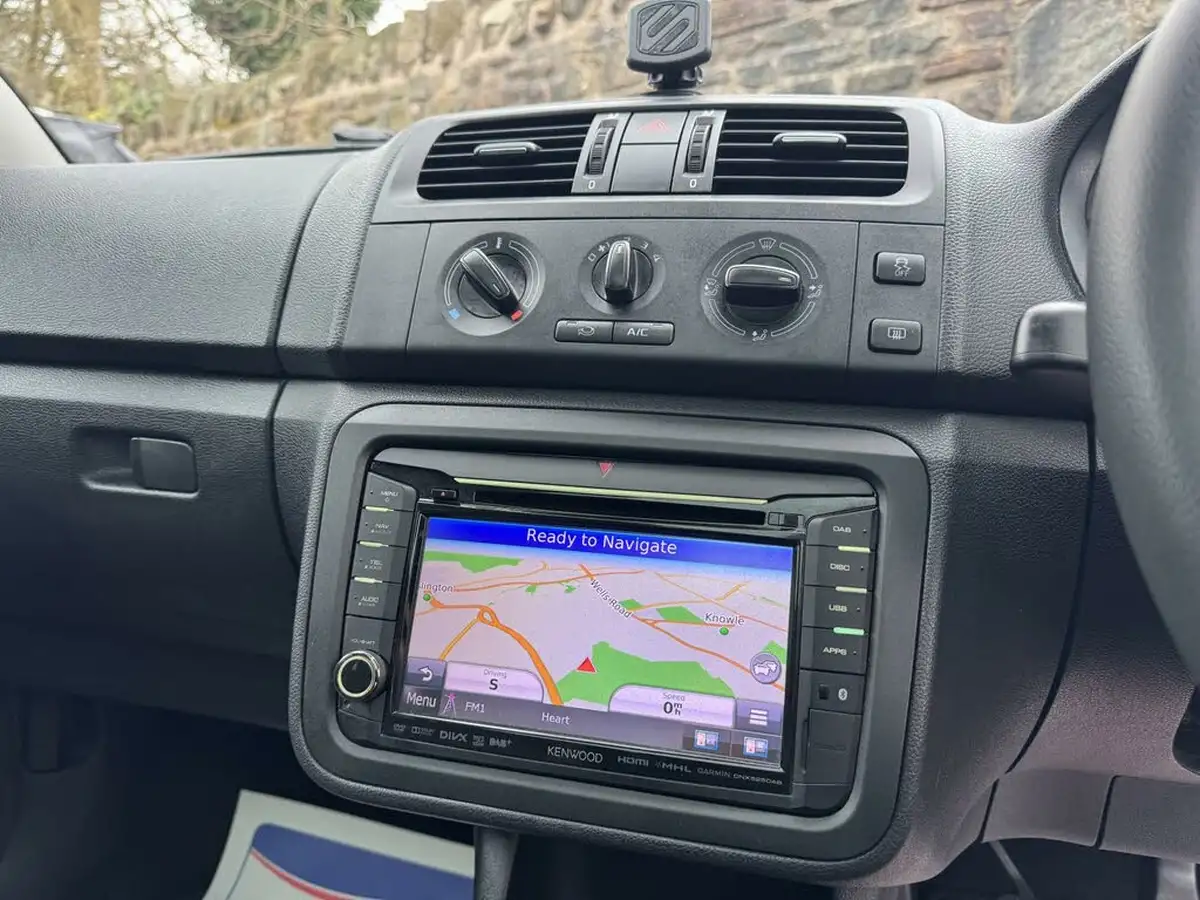 2015-skoda-roomster-16tdi-se-105ps-big-25