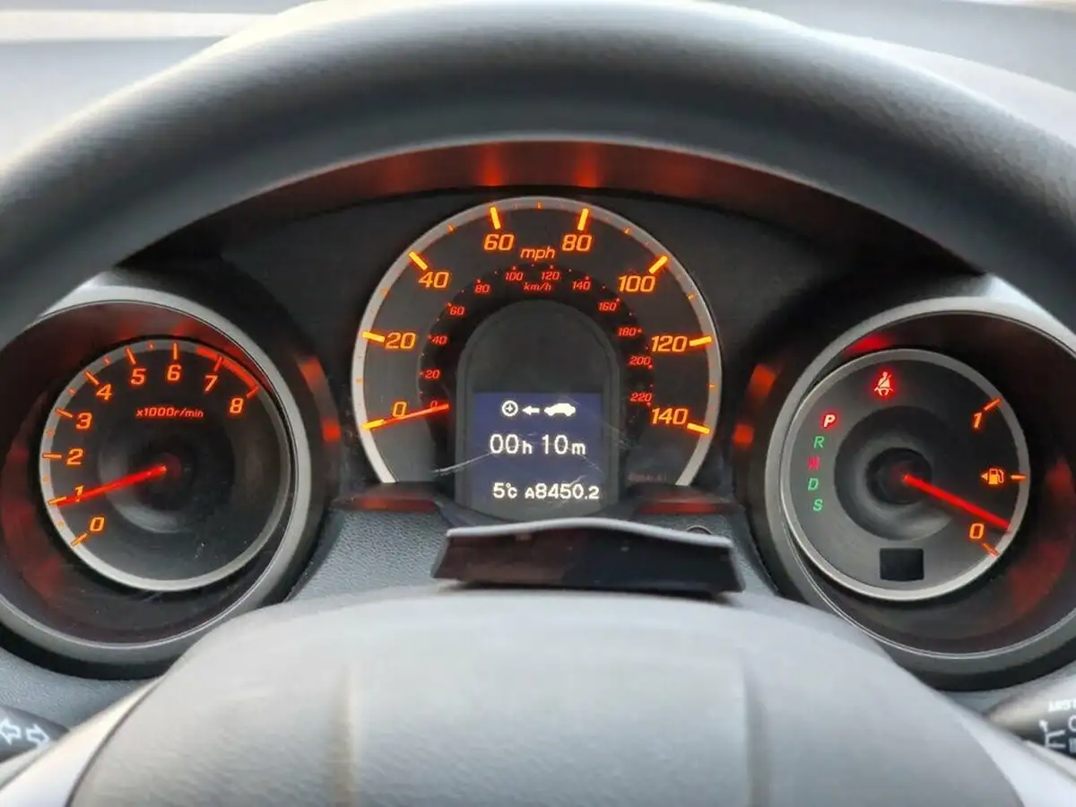 2011-honda-jazz-14-es-cvt-big-10
