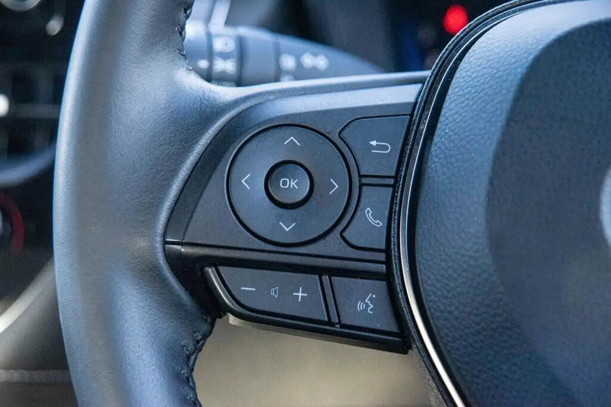 2022-toyota-corolla-18-vvt-i-icon-120bhp-trk-hatchback-5d-big-9