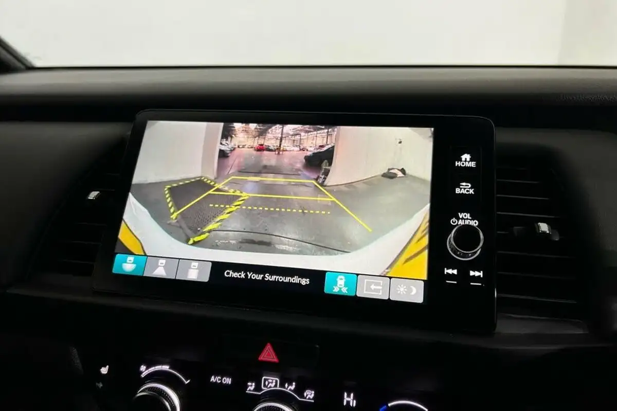 2020-honda-jazz-15-i-mmd-ex-big-24