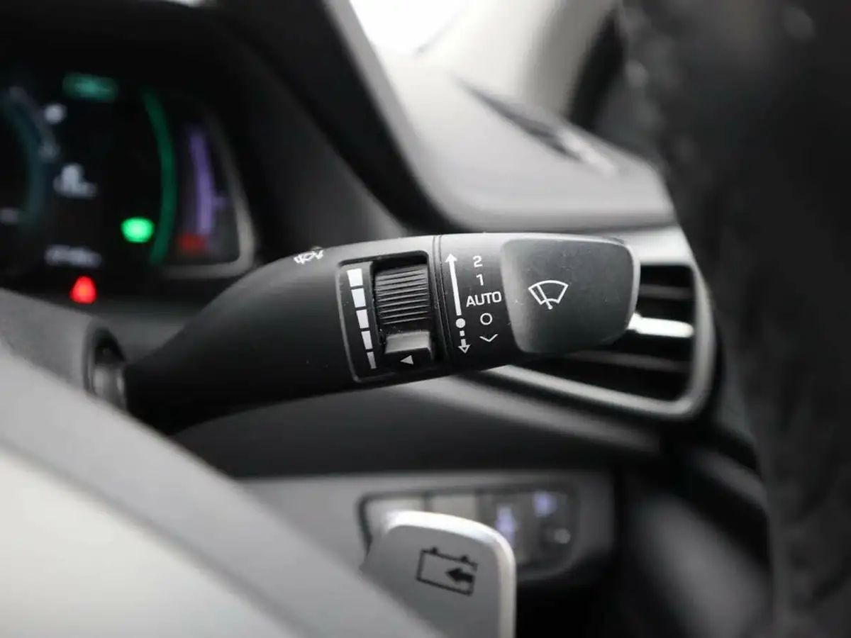 2022-hyundai-ioniq-e-premium-electric-big-33