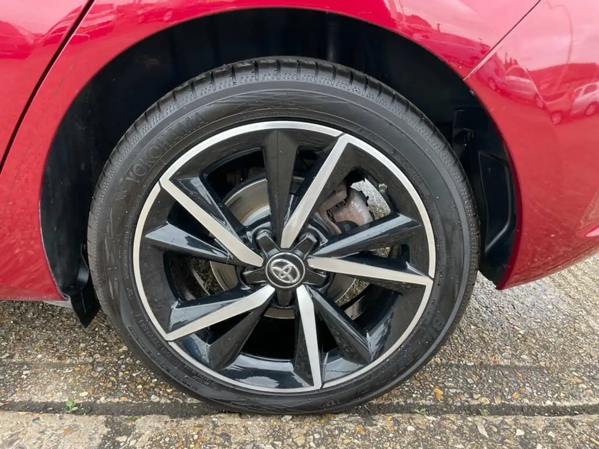 2017-toyota-auris-18-vvt-i-hsd-design-tss-hatchback-big-12