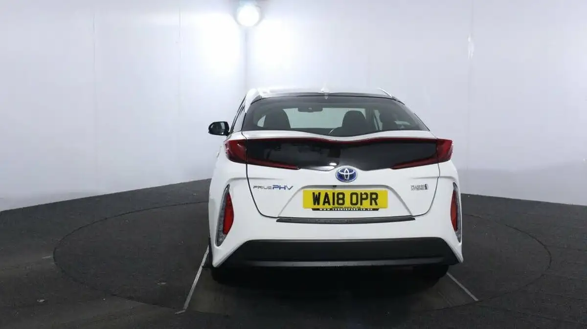 2018-toyota-prius-18-vvt-i-business-edition-plus-ss-big-5