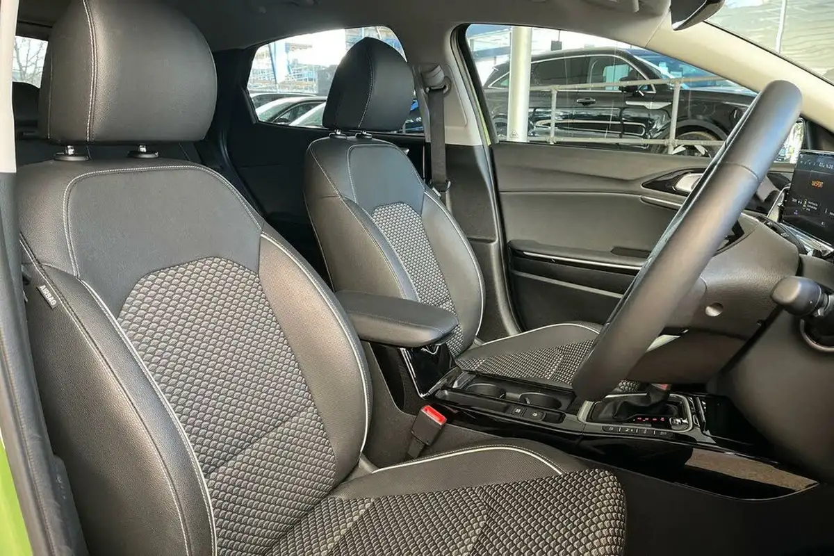 2024-kia-xceed-16-gdi-3-big-38