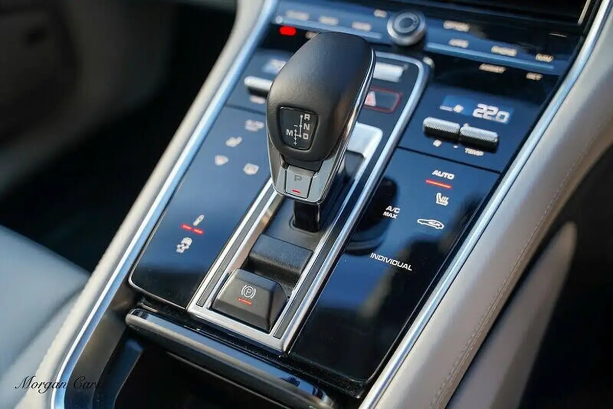 2022-porsche-panamera-30-4-e-hybrid-sport-turismo-big-47