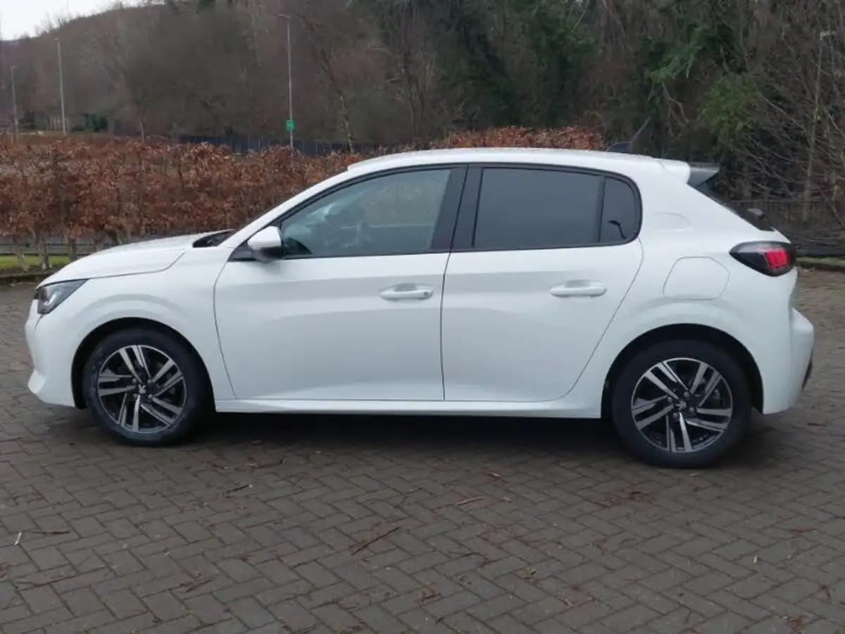 2021-peugeot-208-12-puretech-allure-premium-100bhp-big-3