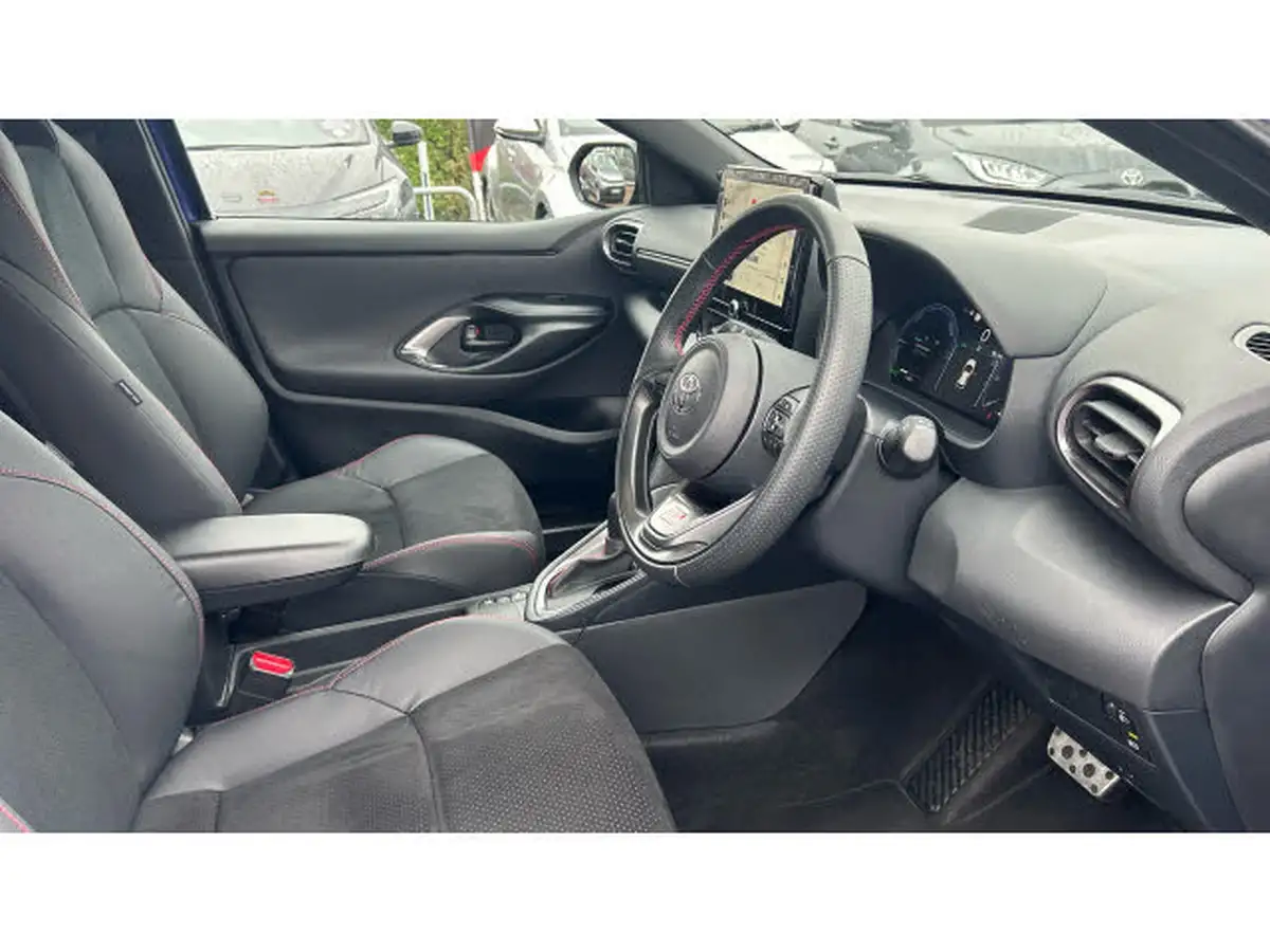 2024-toyota-yaris-15-vvt-i-gr-sport-128bhp-big-10